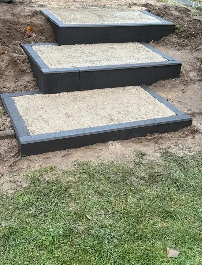 Blockstufenanlage im Rohbau